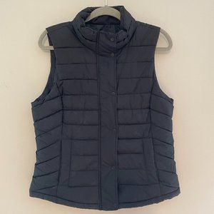 Woman's GAP - Classic Black Puffy Vest
